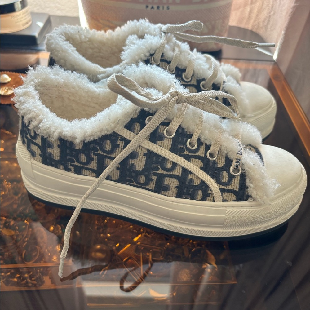 Dior Oblique white and navy shearling Logo Sneakers